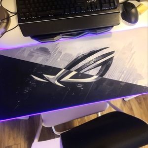 LARGE RGB GAMING MOUSEPAD ( ASUS ROG)